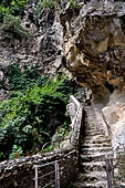 Tivoli, villa Gregoriana. la salita alle grotte di Nettuno